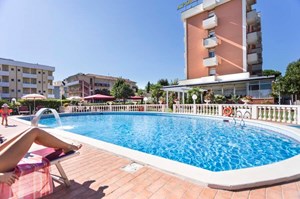 hotel con piscina viserbella di rimini